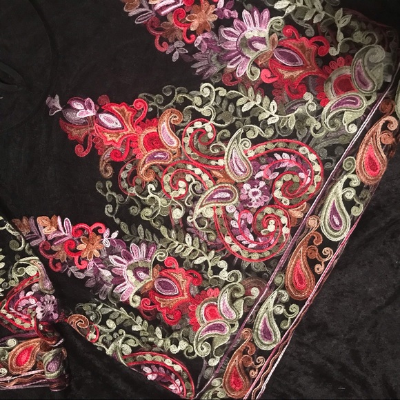 Beautiful Flower Embroidery Mesh Crop Top - Picture 4 of 8